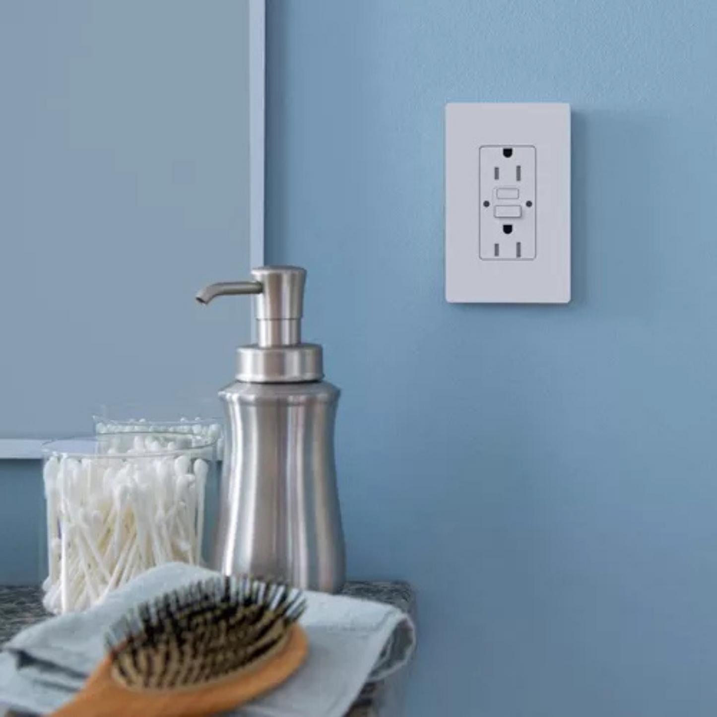 Tomacorriente doble 15A GFCI (Ground Fault Circuit Interrupter) con autoprueba LUTRON Blanca CAR-15-GFST-WH (unidad)