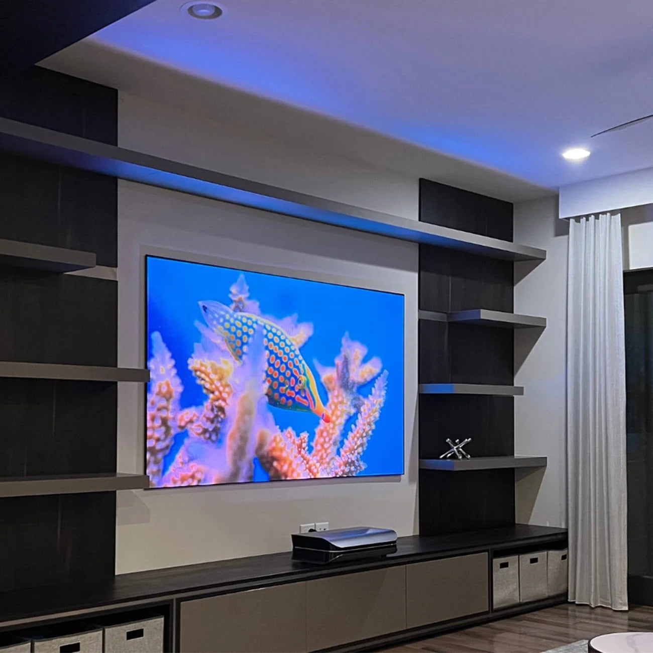 Proyector Láser 4K, 3D, RGB, Tiro Ultra Corto AWOL LTV-2500 (unidad)